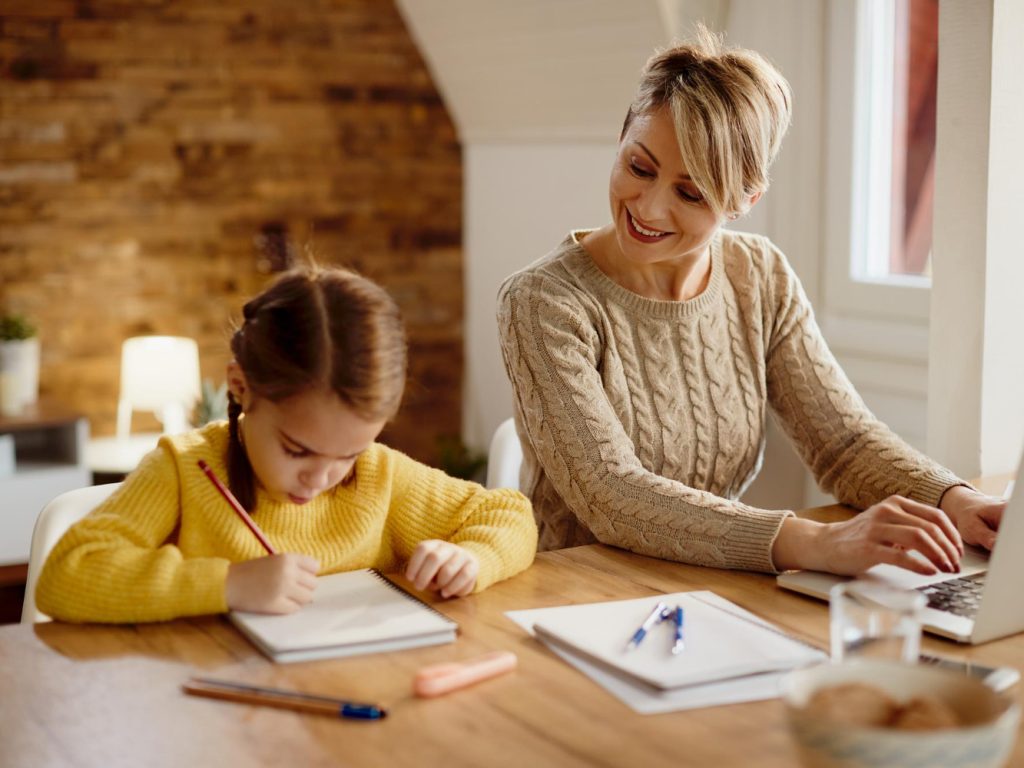 Maman et femme active : Comment elles relèvent tous les défis